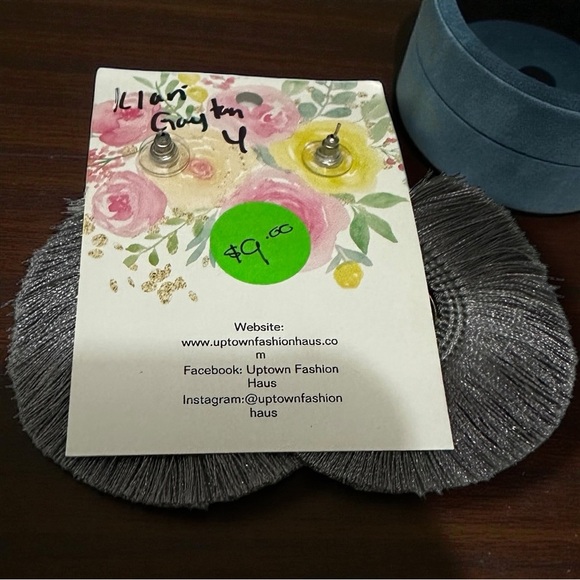 351 Uptown Fashion Haus | NWT Boho Gray Fringe Teardrop Earrings (size OS) - Picture 3 of 8